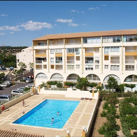 Joli T2 A Deux Pas De L'ile Des Loisirs Et Des Commerces Pour 5 A 6 Personnes Apartment