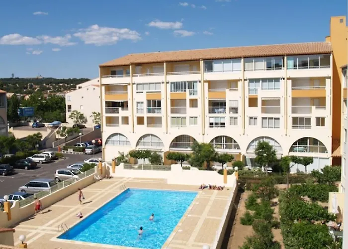 Joli T2 A Deux Pas De L'ile Des Loisirs Et Des Commerces Pour 5 A 6 Personnes Apartment